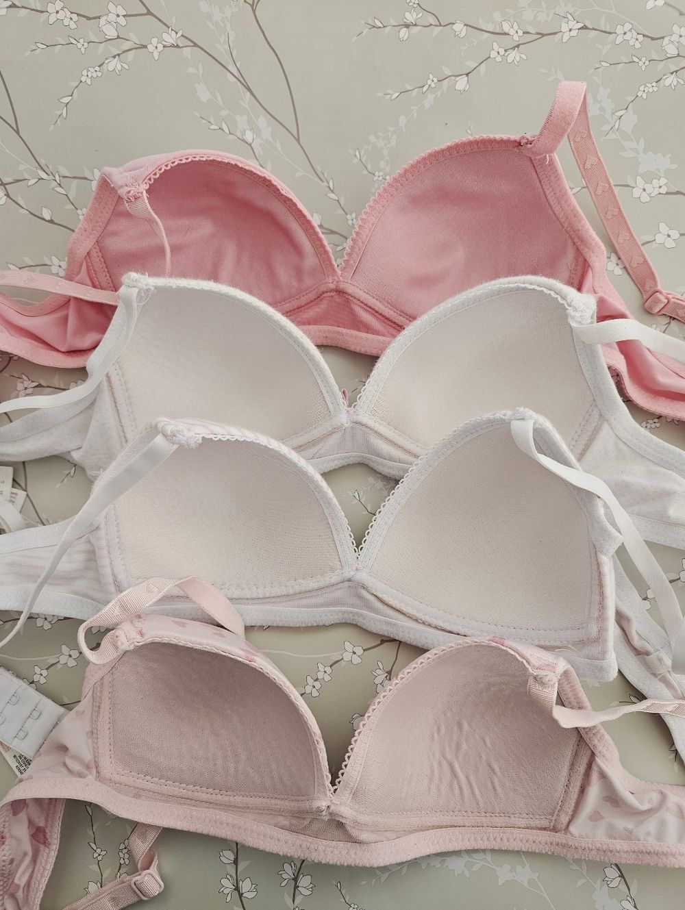 Primark Girls Pink and White Training Tween Bras Bundle (4) Size 30AA - Picture 7 of 9